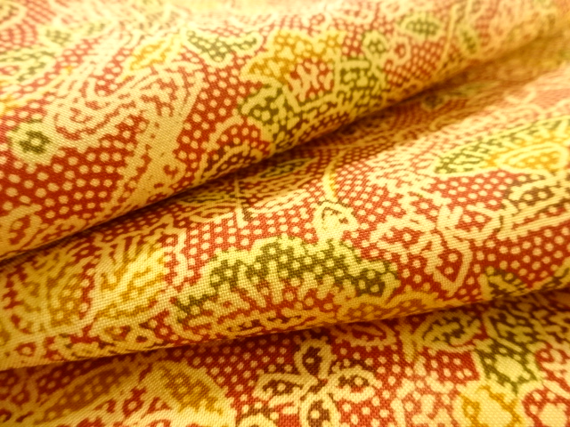  小槌に草花模様本場大島紬着物（染め）